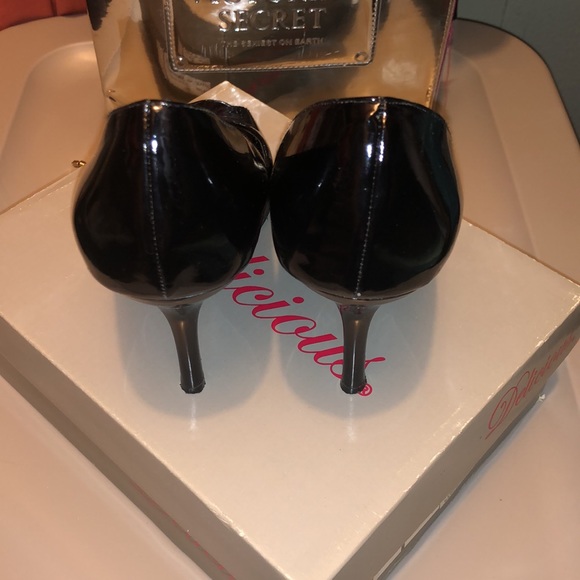 Delicious Black Patent Peep Toe Heels Women’s Size 7 - Picture 2 of 4